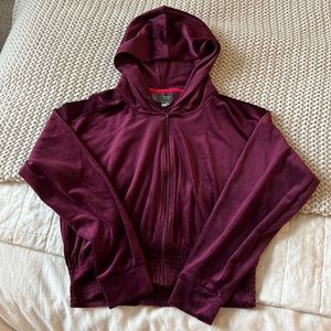 Anthropologie cropped sweatshirt. Burgundy color. Women’s size Medium